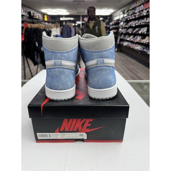 Air Jordan 1 Retro High OG Hyper Royal Size 11 555088-402 main image 7